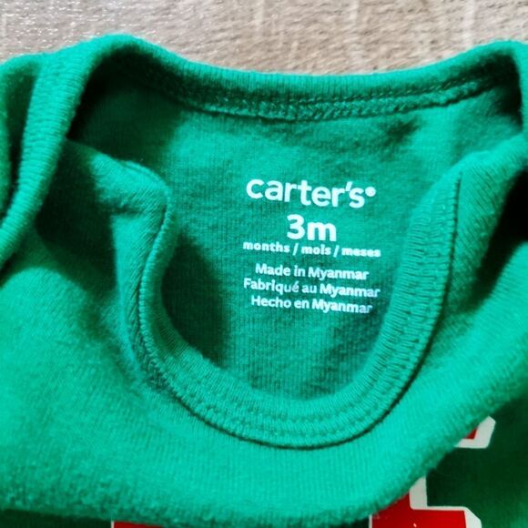 3/$15 Carter's Christmas sleeper size 3 m - Picture 3 of 3